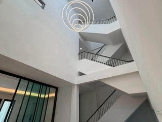 Haus zum Kauf mit 4 Zimmer in Phra Khanong, Bangkok