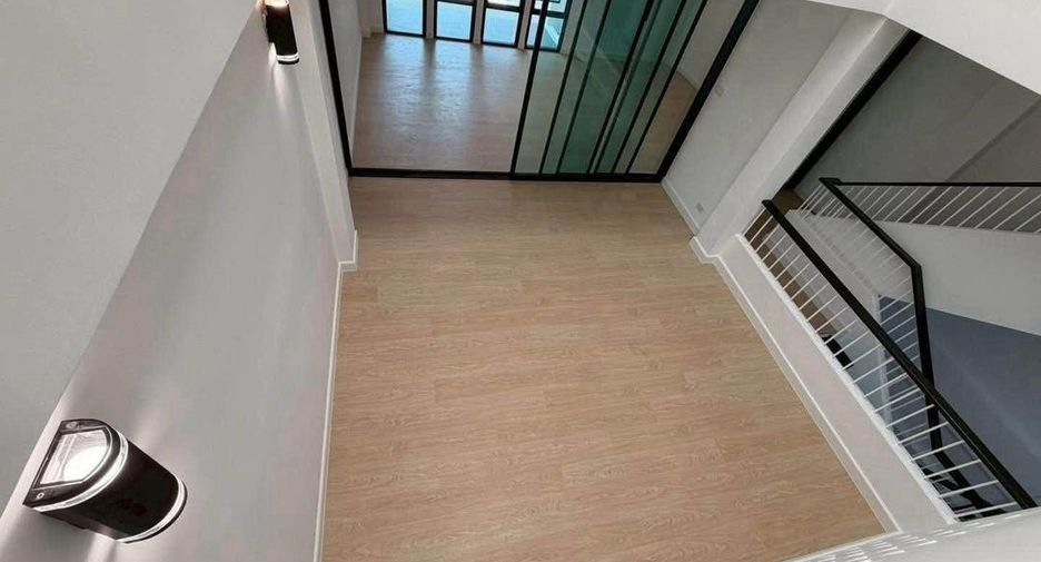 For sale 4 ベッドルーム house in Phra Khanong, Bangkok