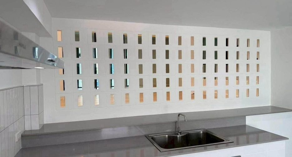 For sale 4 ベッドルーム house in Phra Khanong, Bangkok