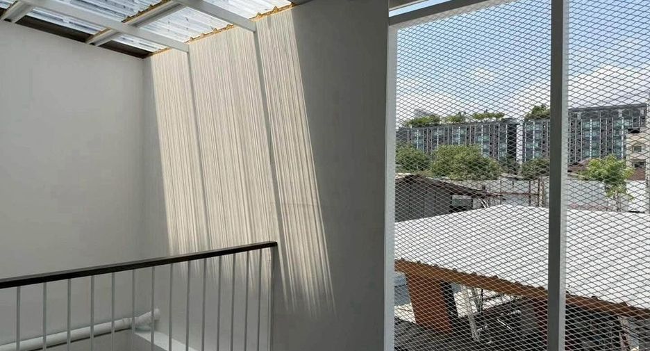 For sale 4 ベッドルーム house in Phra Khanong, Bangkok