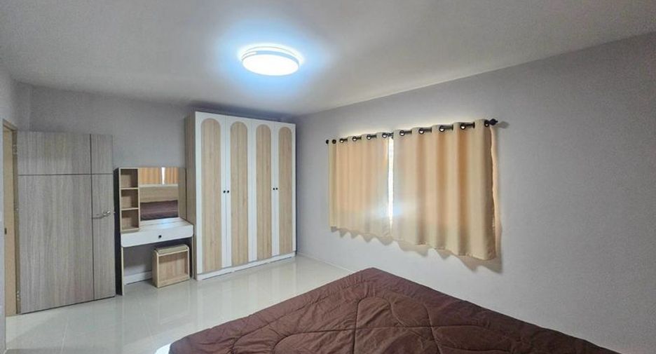 For sale 4 bedrooms townhouse in Si Racha, Chonburi