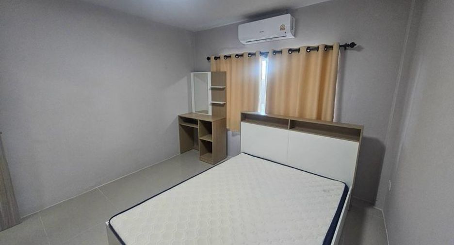For sale 4 bedrooms townhouse in Si Racha, Chonburi