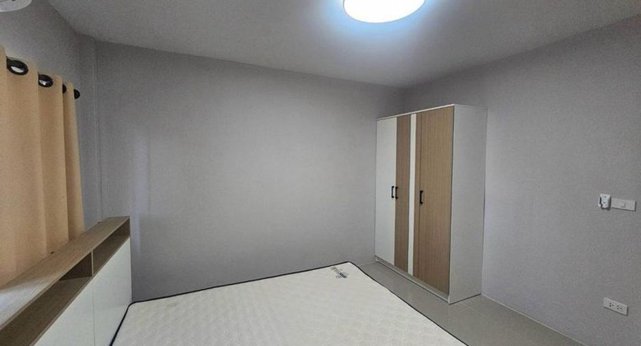For sale 4 bedrooms townhouse in Si Racha, Chonburi