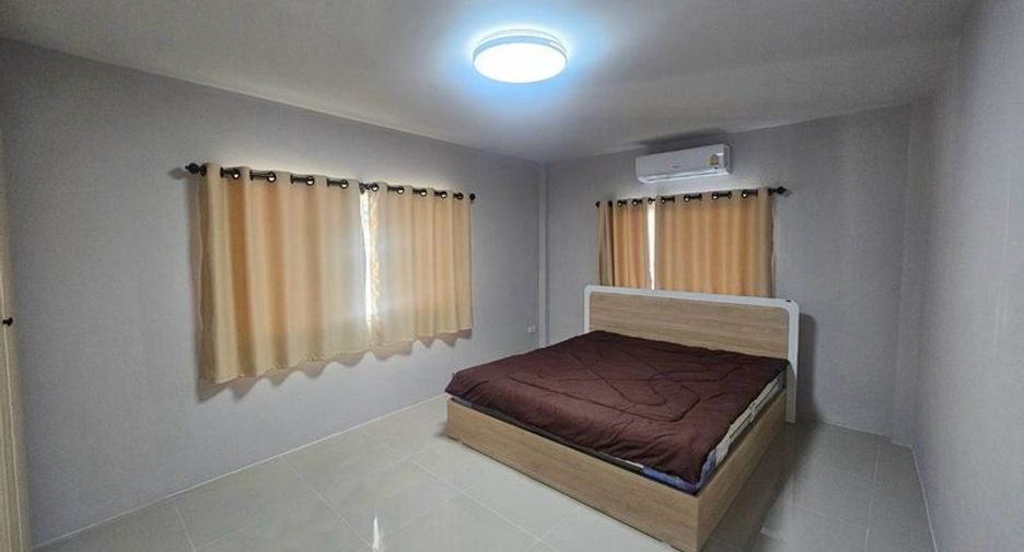 For sale 4 bedrooms townhouse in Si Racha, Chonburi