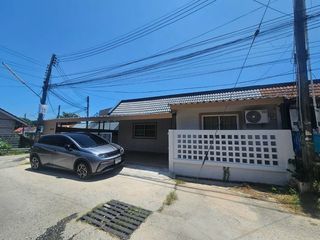 出售 4 卧室 联排别墅 在 Si Racha, Chon Buri