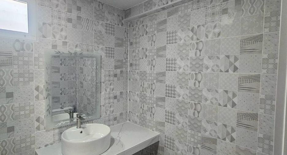 For sale 4 bedrooms townhouse in Si Racha, Chonburi
