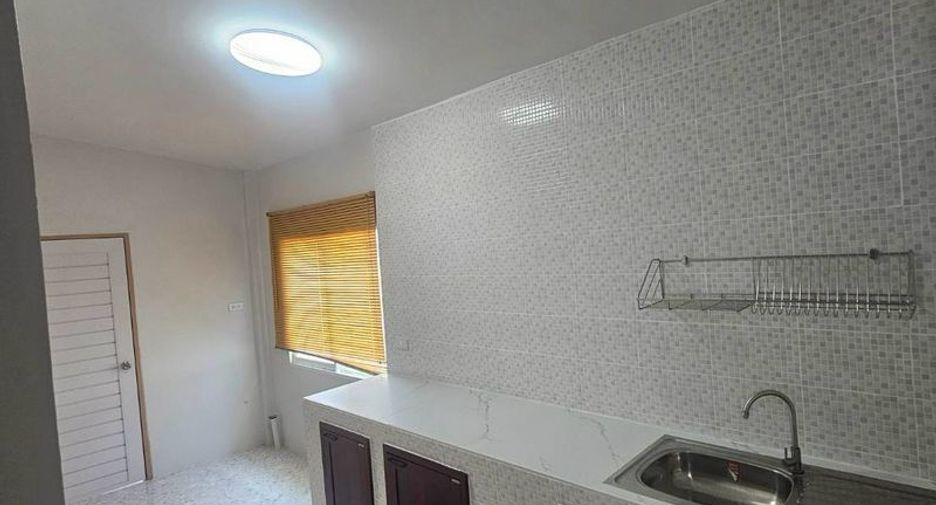 For sale 4 bedrooms townhouse in Si Racha, Chonburi