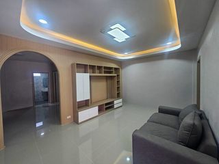 出售 4 卧室 联排别墅 在 Si Racha, Chon Buri
