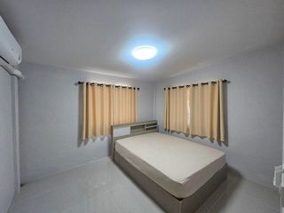 出售 4 卧室 联排别墅 在 Si Racha, Chon Buri