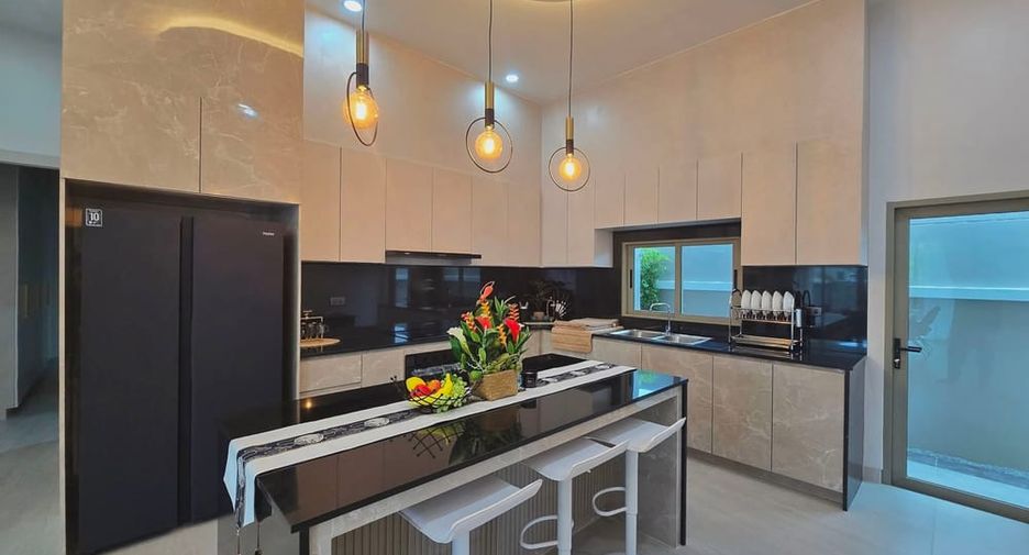 For sale 3 ベッドルーム villa in Bang Lamung, Chonburi