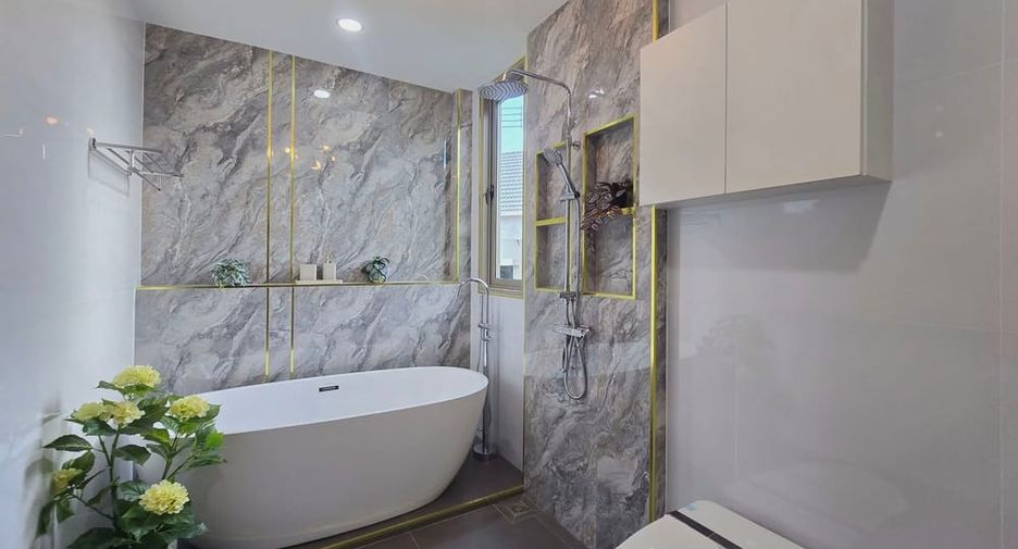 For sale 3 ベッドルーム villa in Bang Lamung, Chonburi