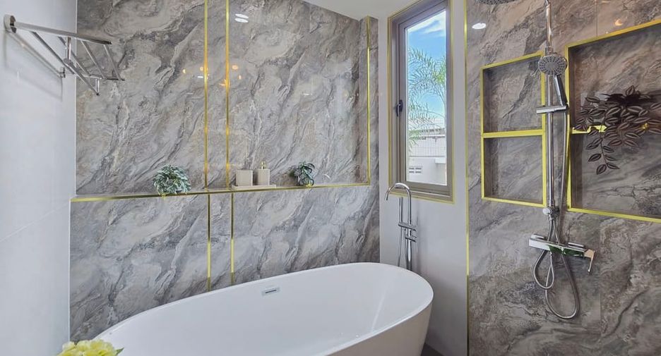 For sale 3 ベッドルーム villa in Bang Lamung, Chonburi