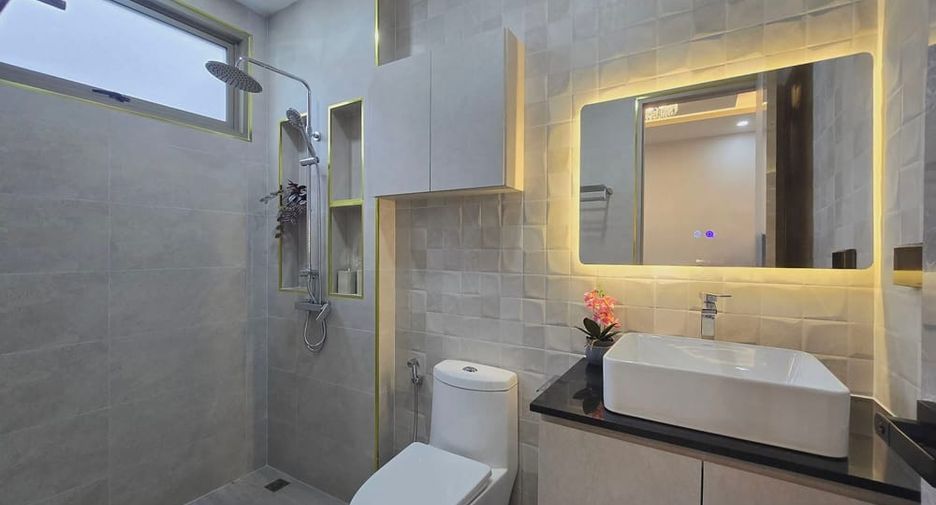 For sale 3 ベッドルーム villa in Bang Lamung, Chonburi