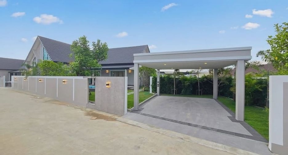 For sale 3 ベッドルーム villa in Bang Lamung, Chonburi