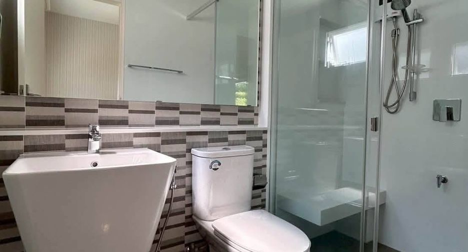 For rent 4 bedrooms house in Mueang Chiang Mai, Chiang Mai