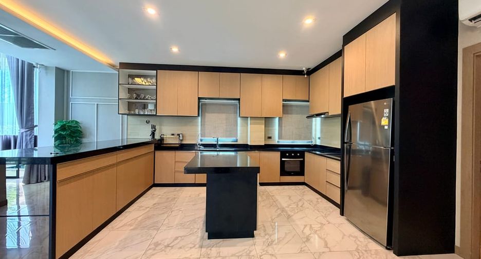 For rent and for sale 4 bedrooms villa in Huay Yai, Pattaya