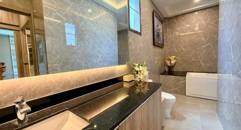 For rent and for sale 4 bedrooms villa in Huay Yai, Pattaya