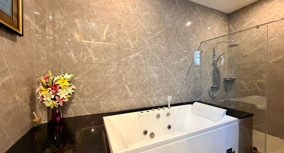 For rent and for sale 4 bedrooms villa in Huay Yai, Pattaya