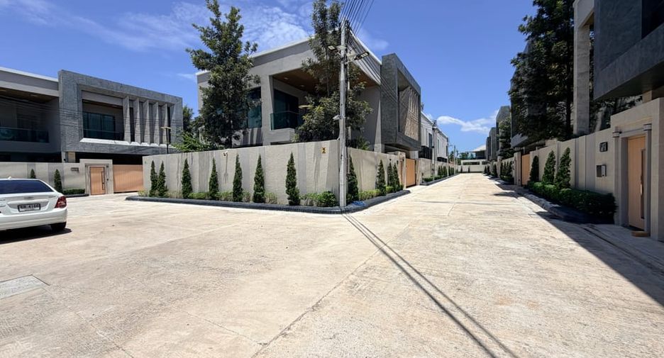 For rent and for sale 4 bedrooms villa in Huay Yai, Pattaya