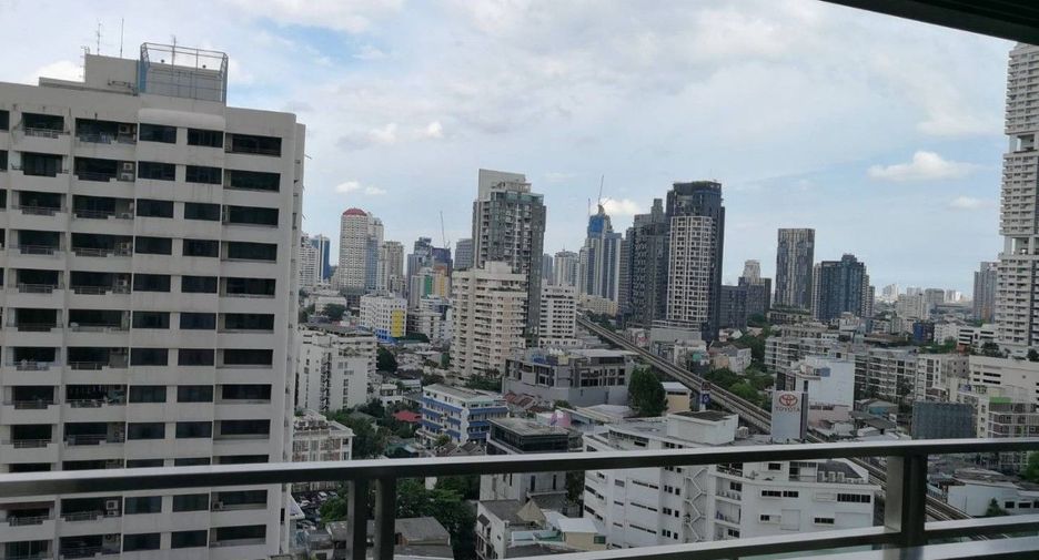 Condo en venta de 3 habitaciones en Khlong Toei, Bangkok