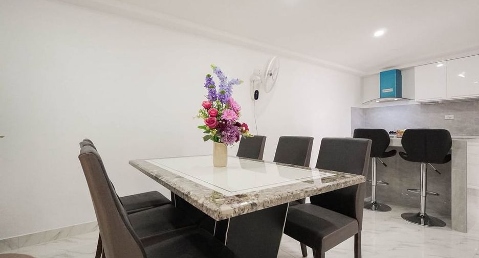For sale 4 ベッドルーム house in Bang Lamung, Chonburi