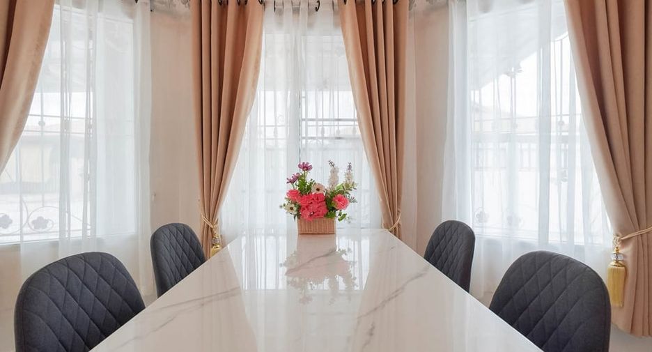 For sale 4 ベッドルーム house in Bang Lamung, Chonburi