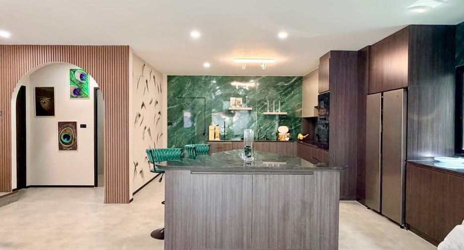 Villa zum Kauf mit 5 Zimmer in Bang Lamung, Chonburi