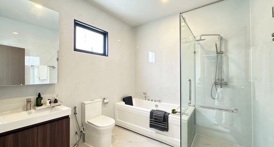 For sale 5 bedrooms villa in Bang Lamung, Chonburi