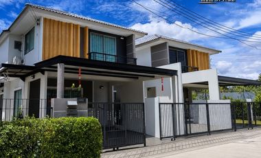 出租 和 出售 3 卧室 独立屋 在 Bang Lamung, Chon Buri