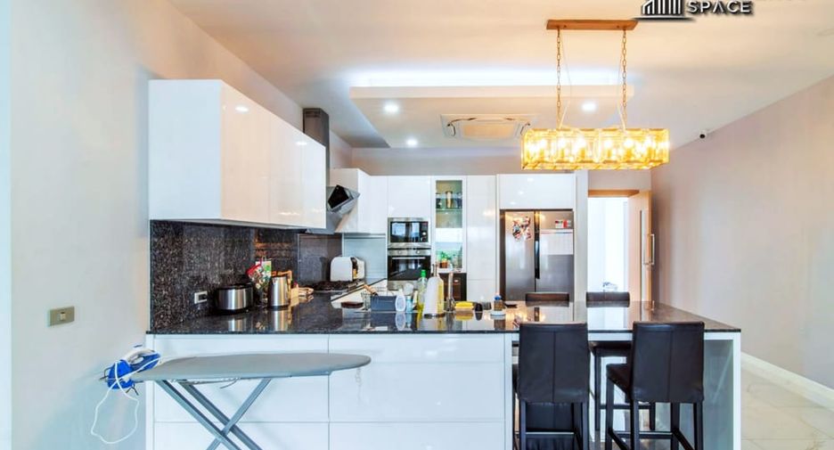For sale 4 bedrooms villa in Bang Lamung, Chonburi