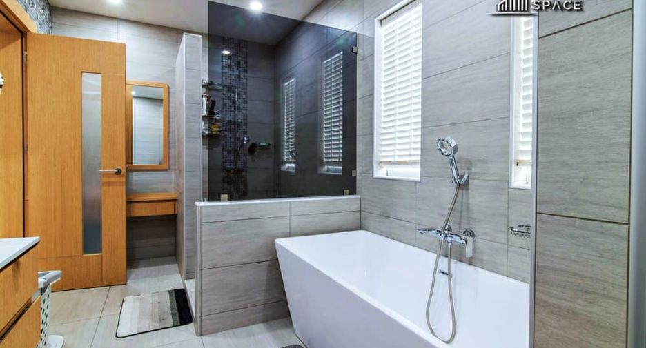 For sale 4 bedrooms villa in Bang Lamung, Chonburi