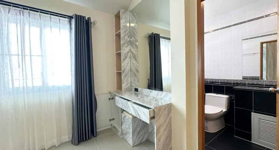 For rent 3 bedrooms villa in Bang Lamung, Chonburi