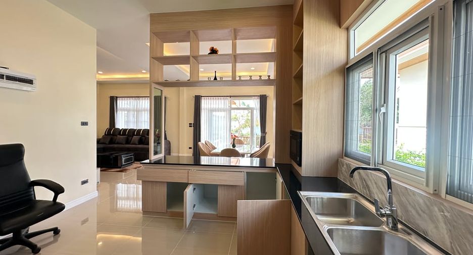 For rent 3 bedrooms villa in Bang Lamung, Chonburi