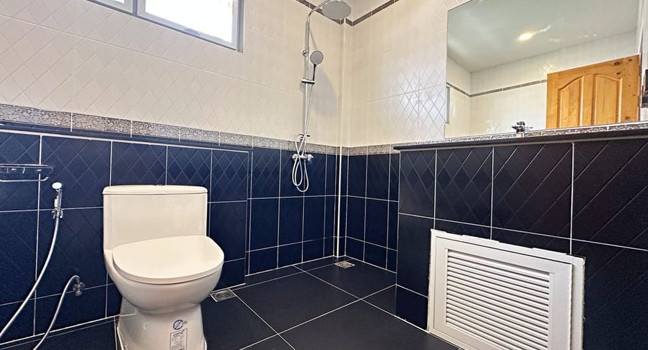 For rent 3 bedrooms villa in Bang Lamung, Chonburi