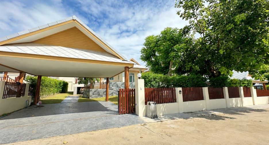 For rent 3 bedrooms villa in Bang Lamung, Chonburi