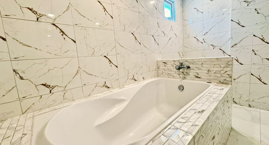 Villa zum Kauf mit 4 Zimmer in Bang Lamung, Chonburi