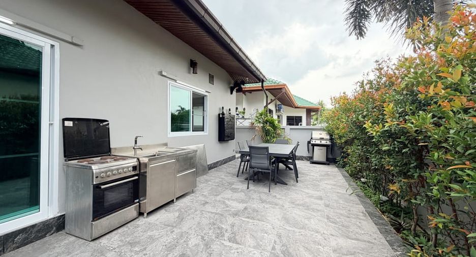 For sale 3 bedrooms villa in Bang Lamung, Chonburi