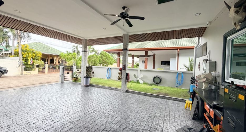 For sale 3 bedrooms villa in Bang Lamung, Chonburi