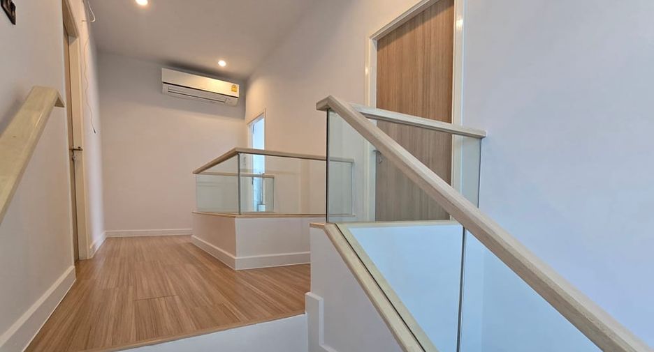 For sale 4 ベッドルーム house in Bang Lamung, Chonburi