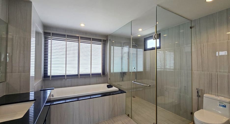 For sale 4 ベッドルーム house in Bang Lamung, Chonburi