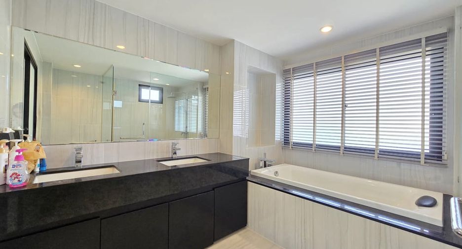 For sale 4 ベッドルーム house in Bang Lamung, Chonburi