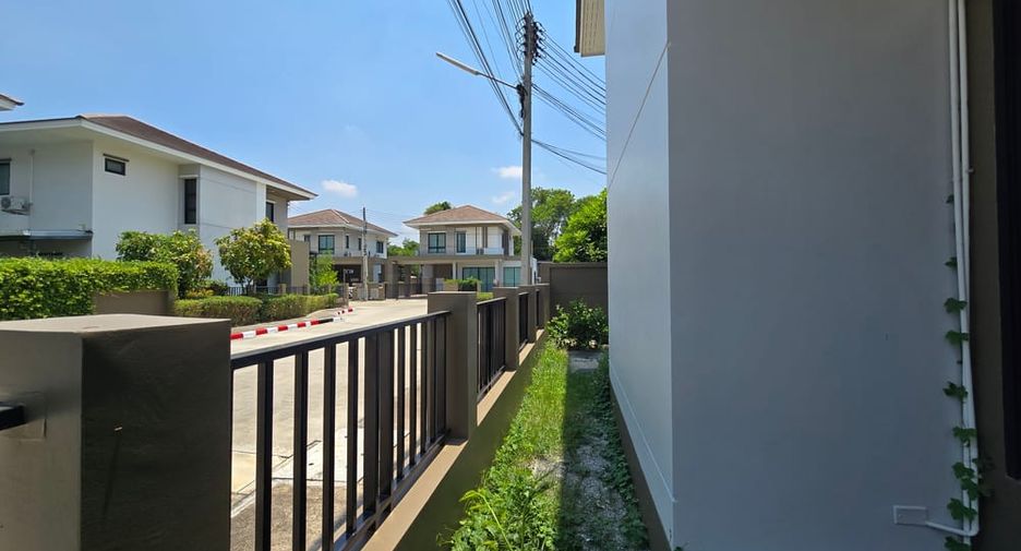 For sale 4 ベッドルーム house in Bang Lamung, Chonburi