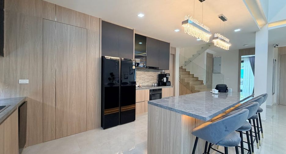 Villa zum Kauf mit 5 Zimmer in Bang Lamung, Chonburi