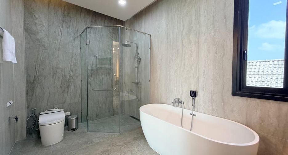 Villa zum Kauf mit 5 Zimmer in Bang Lamung, Chonburi