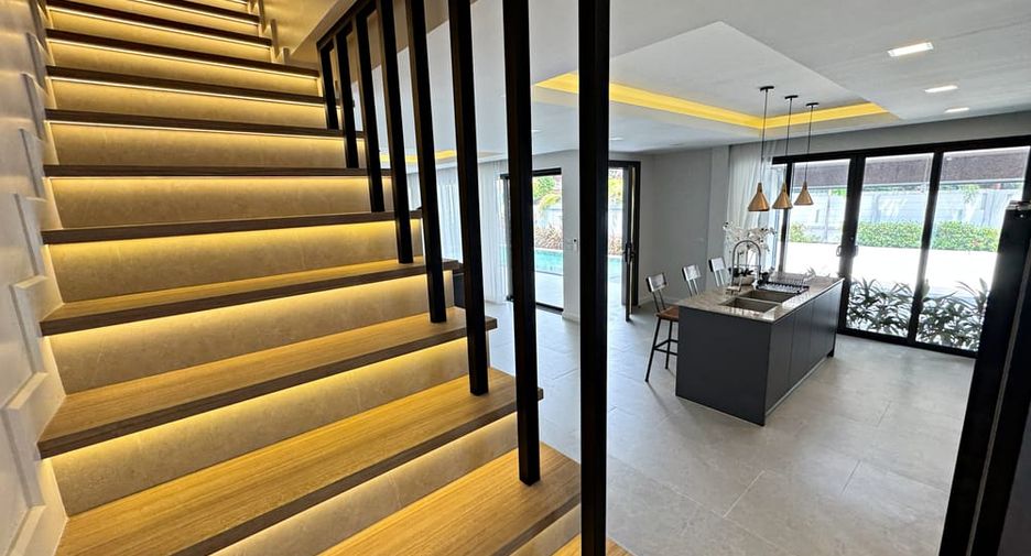 Villa zur Miete und zum Kauf mit 4 Zimmer in Bang Lamung, Chonburi