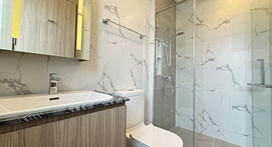Villa zur Miete und zum Kauf mit 4 Zimmer in Bang Lamung, Chonburi
