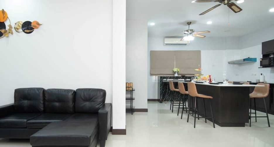 Villa zur Miete mit 6 Zimmer in Bang Lamung, Chonburi