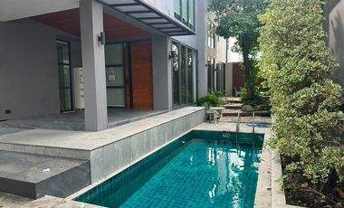 For sale 5 bedrooms house in Watthana, Bangkok