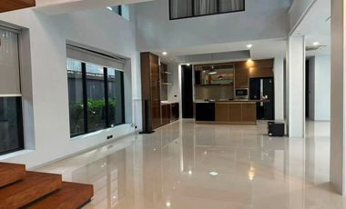 For sale 5 bedrooms house in Watthana, Bangkok