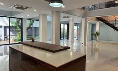 For sale 5 bedrooms house in Watthana, Bangkok